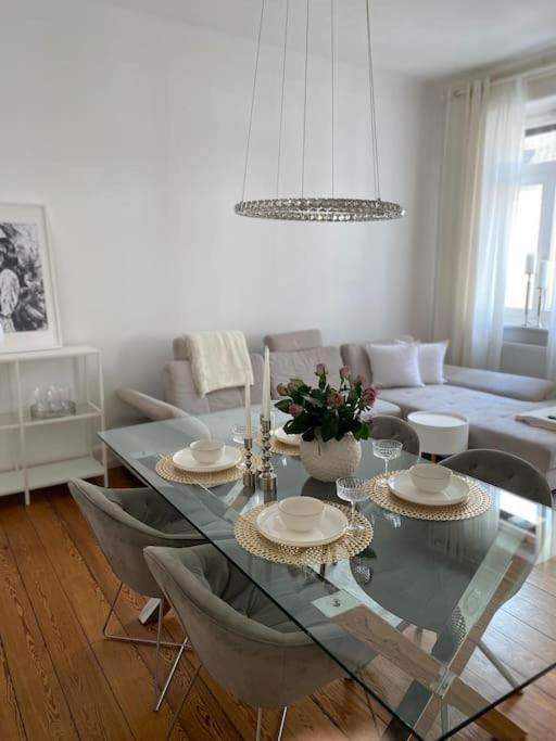 Altbau-Oase Der Eleganz: Stadtnaher Komfort Pur Wiesbaden Luaran gambar
